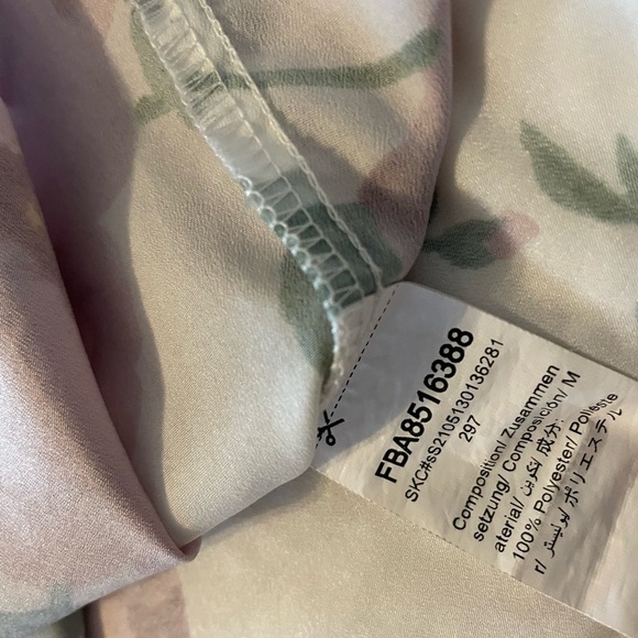 Floral Sleeveless Top with Lace Trim - Picture 6 of 8